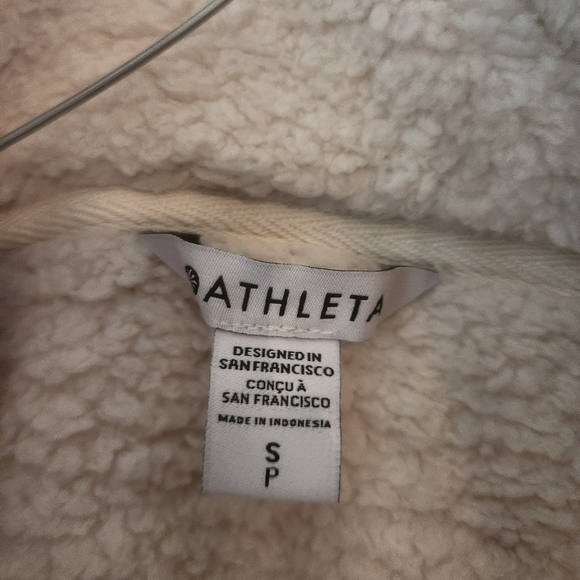 ATHLETA TUGGA SHERPA JACKET - cream with gold on cuffs and waistband Coat Small - Picture 4 of 8